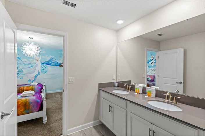 Image No.19-9 Bed Property for sale