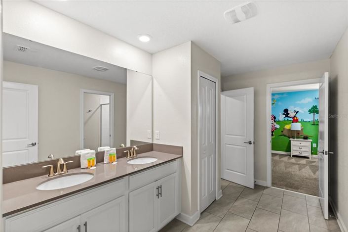 Image No.20-9 Bed Property for sale