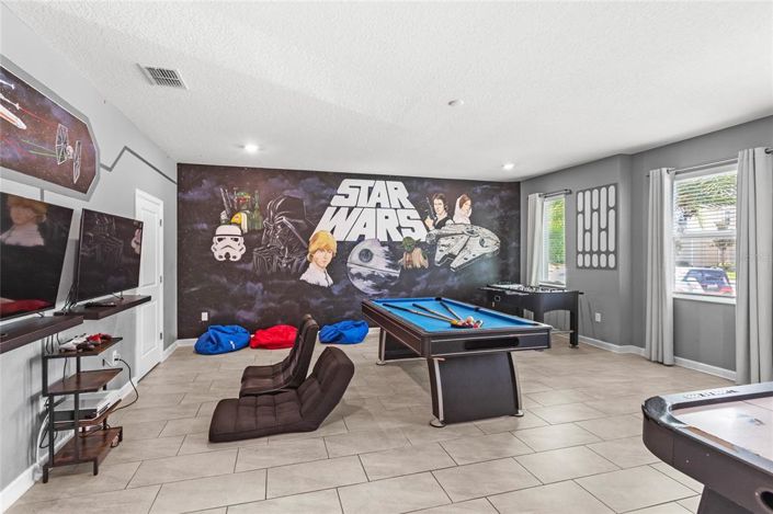 Image No.4-9 Bed Property for sale