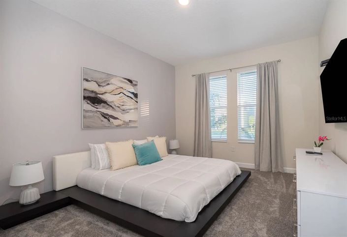 Image No.18-6 Bed Property for sale