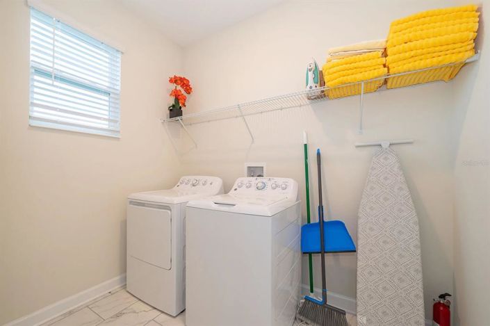 Image No.24-6 Bed Property for sale