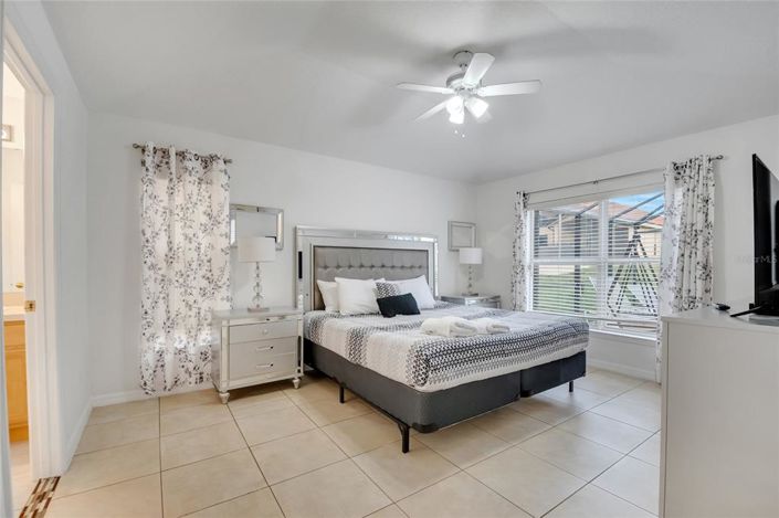 Image No.10-5 Bed Property for sale