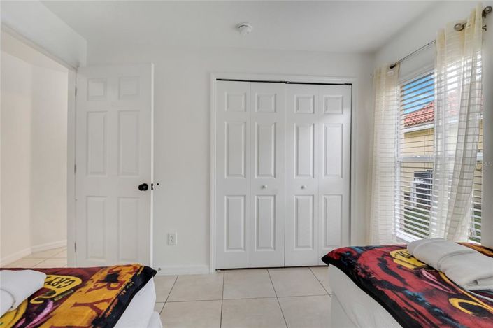 Image No.17-5 Bed Property for sale