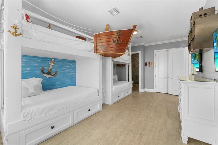 Image No.56-11 Bed Property for sale