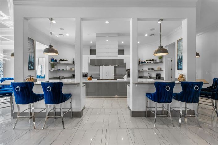 Image No.6-11 Bed Property for sale