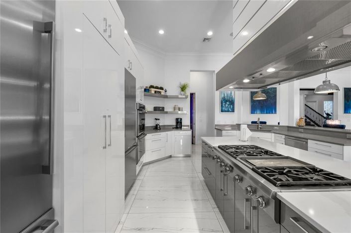 Image No.9-11 Bed Property for sale