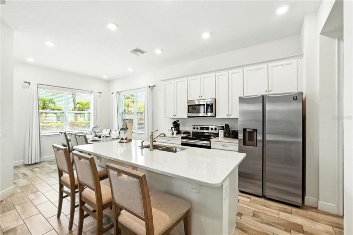 Image No.10-3 Bed Property for sale