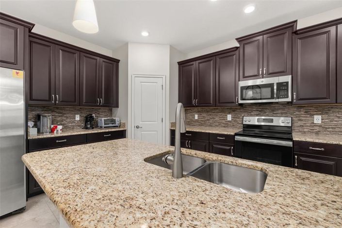 Image No.8-3 Bed Property for sale