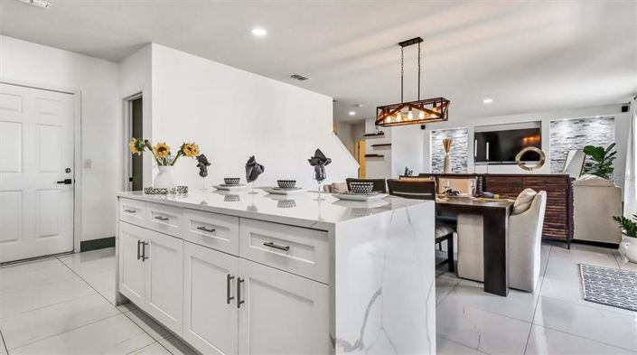 Image No.16-4 Bed Property for sale