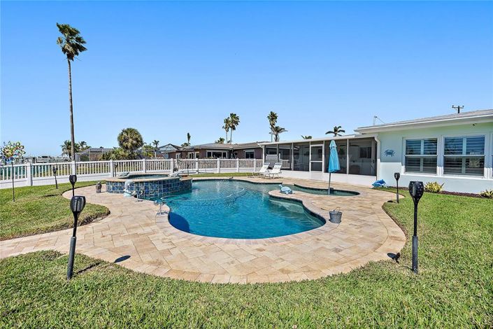 Image No.26-3 Bed Property for sale