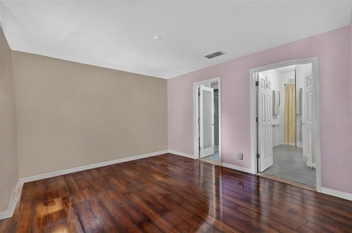 Image No.11-3 Bed Property for sale