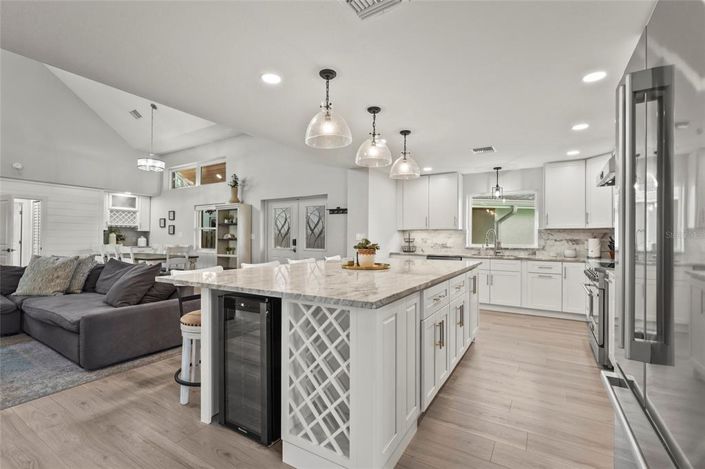 Image No.16-5 Bed Property for sale