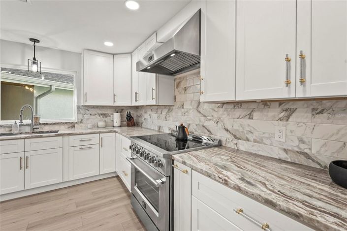 Image No.18-5 Bed Property for sale