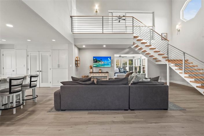 Image No.5-5 Bed Property for sale