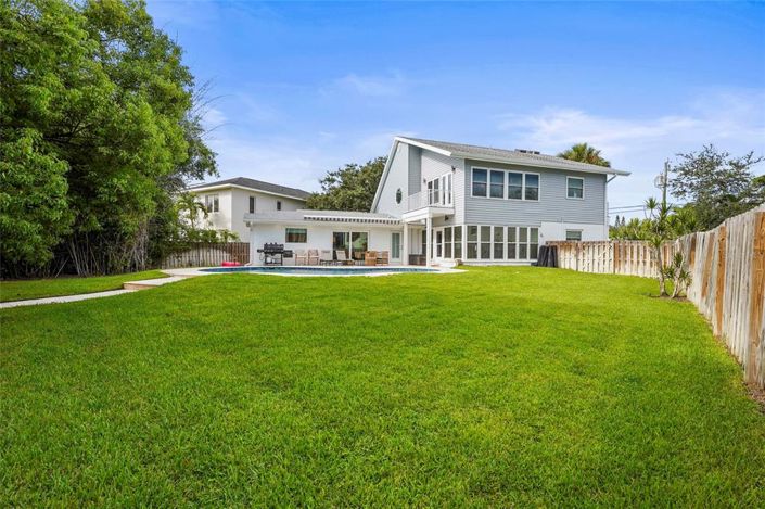 Image No.57-5 Bed Property for sale