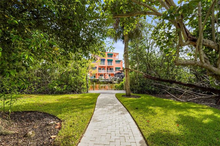 Image No.58-5 Bed Property for sale