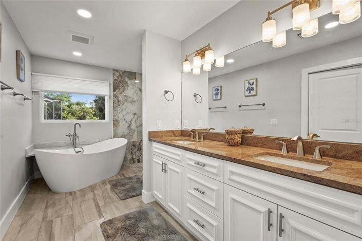 Image No.7-5 Bed Property for sale