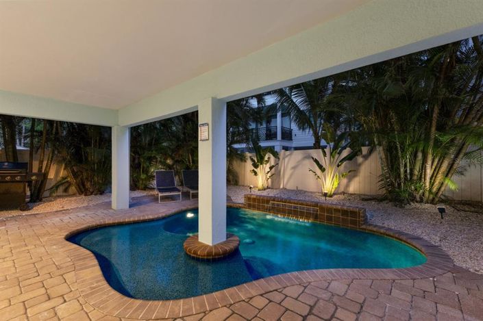 Image No.17-4 Bed Property for sale