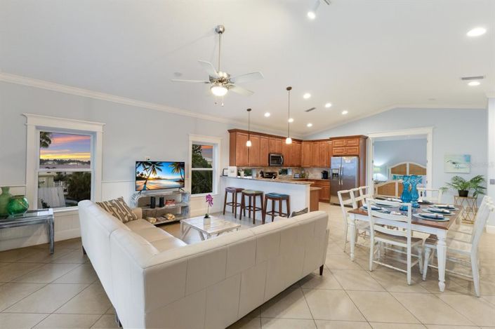 Image No.6-4 Bed Property for sale