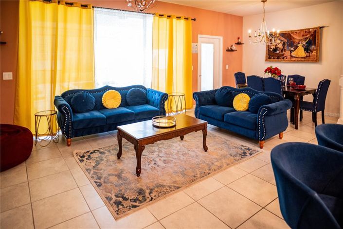 Image No.17-5 Bed Townhouse for sale