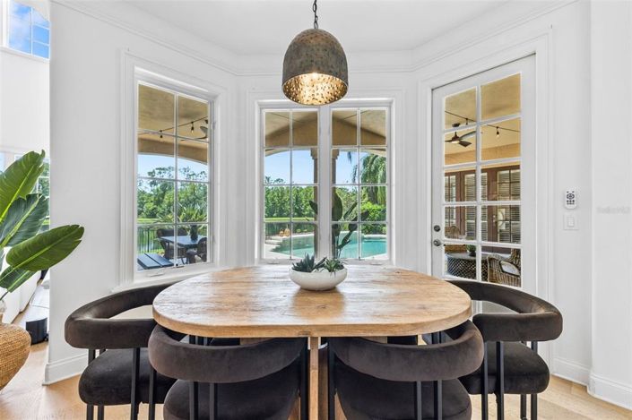 Image No.14-6 Bed Property for sale