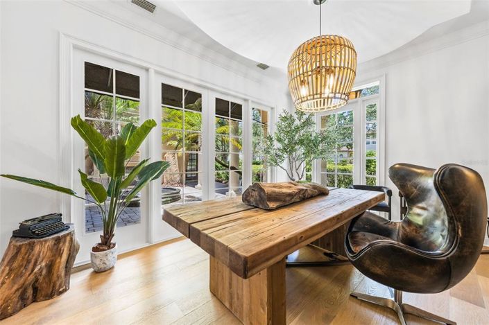 Image No.16-6 Bed Property for sale