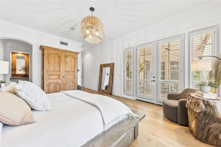 Image No.17-6 Bed Property for sale