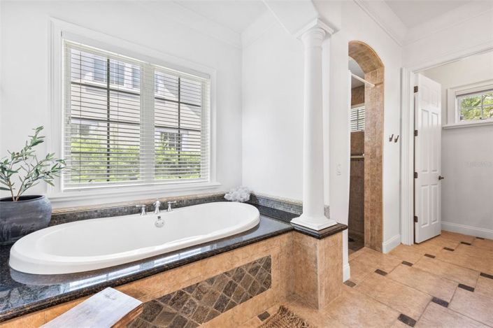 Image No.21-6 Bed Property for sale