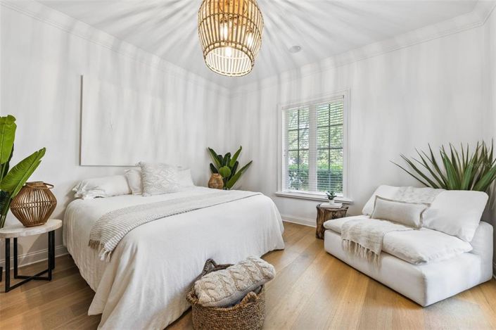 Image No.22-6 Bed Property for sale