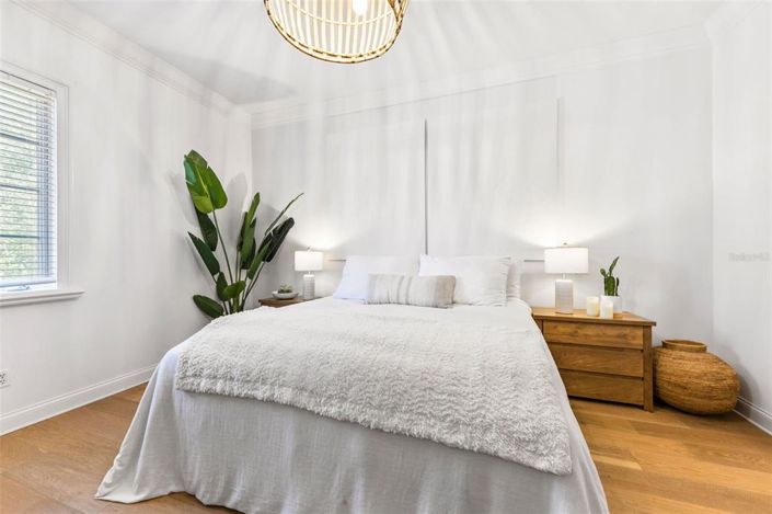 Image No.24-6 Bed Property for sale