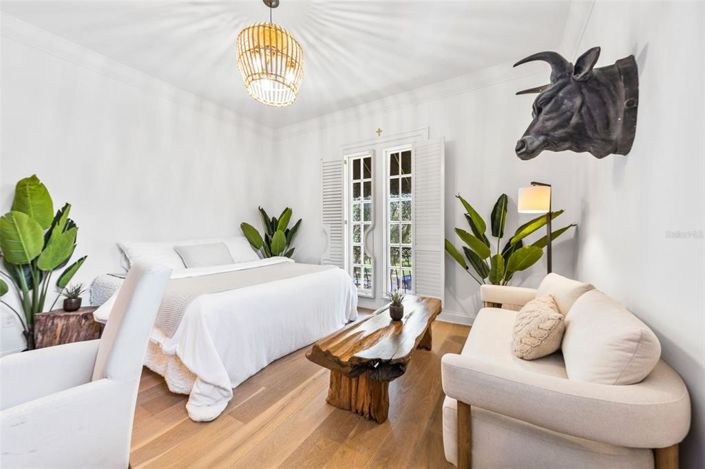 Image No.25-6 Bed Property for sale