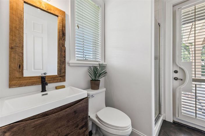 Image No.27-6 Bed Property for sale