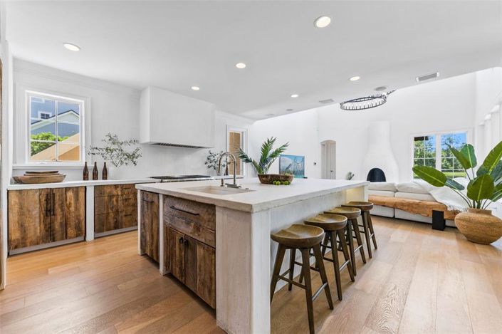 Image No.3-6 Bed Property for sale