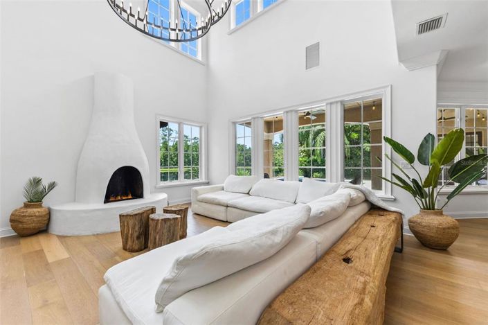 Image No.4-6 Bed Property for sale