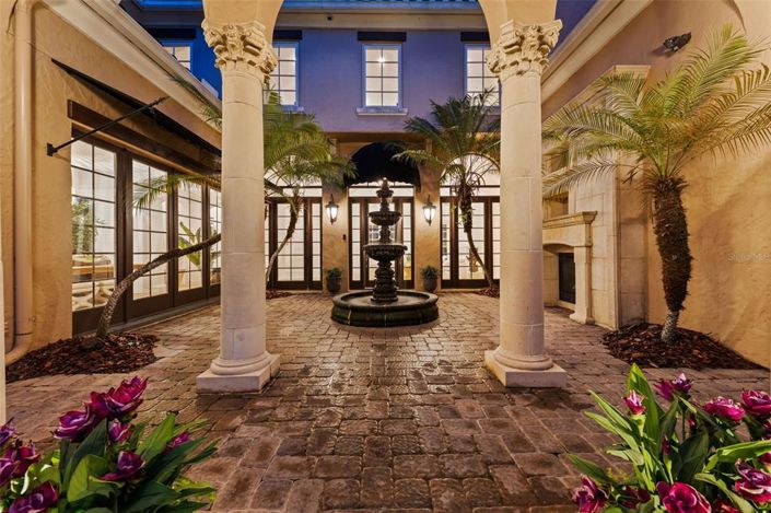 Image No.40-6 Bed Property for sale