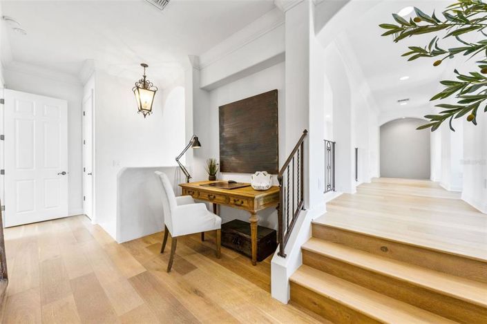 Image No.5-6 Bed Property for sale