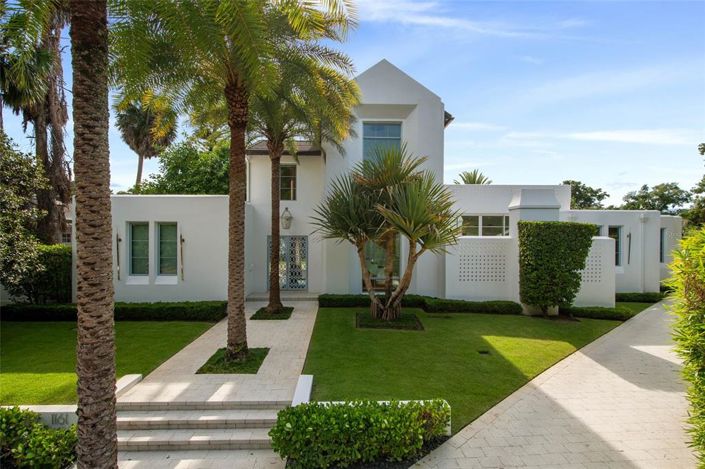 Image No.1-4 Bed Property for sale
