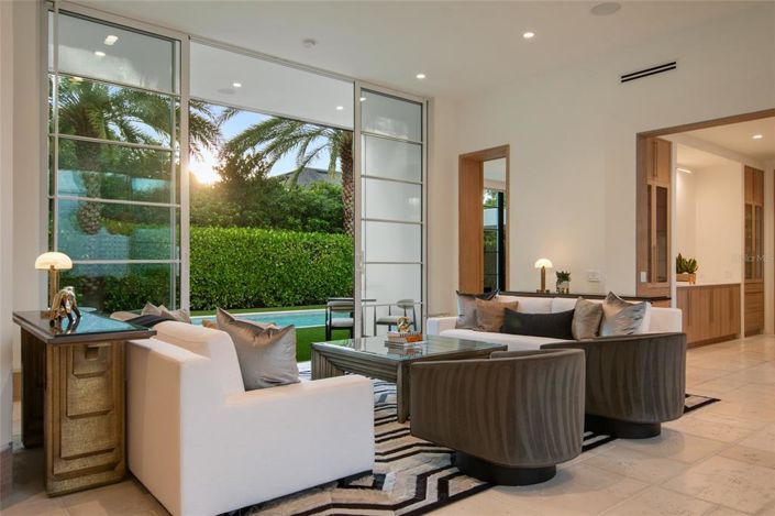 Image No.10-4 Bed Property for sale