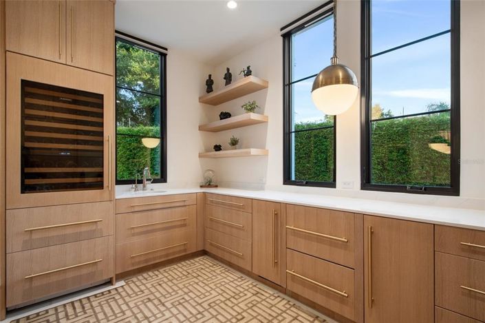 Image No.18-4 Bed Property for sale