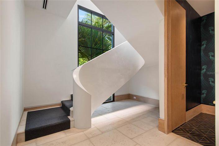 Image No.28-4 Bed Property for sale