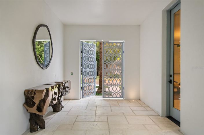 Image No.4-4 Bed Property for sale