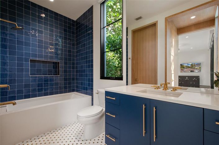 Image No.42-4 Bed Property for sale