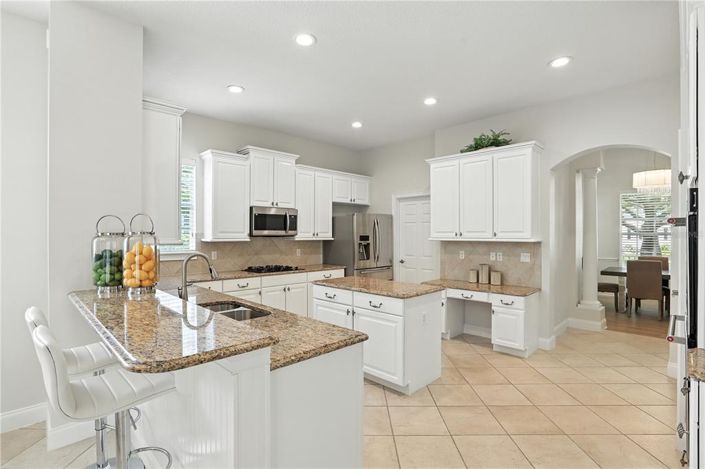 Image No.12-4 Bed Property for sale