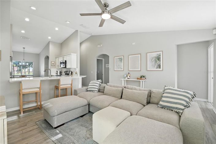 Image No.10-4 Bed Property for sale