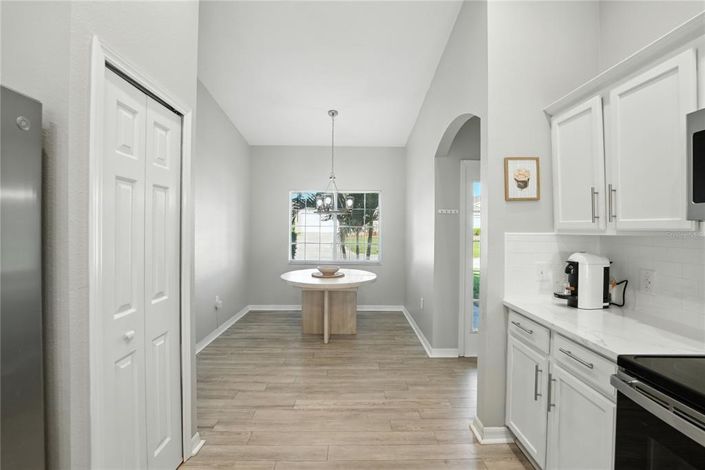 Image No.12-4 Bed Property for sale