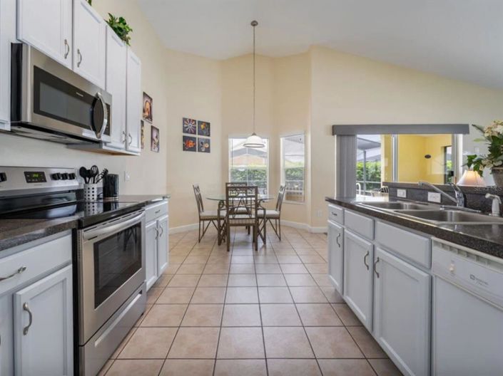 Image No.9-4 Bed Property for sale