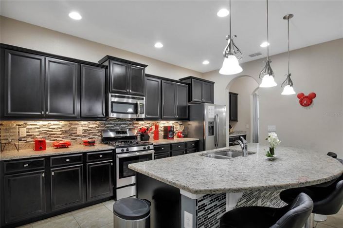 Image No.10-5 Bed Property for sale