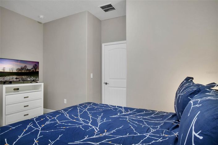 Image No.12-5 Bed Property for sale