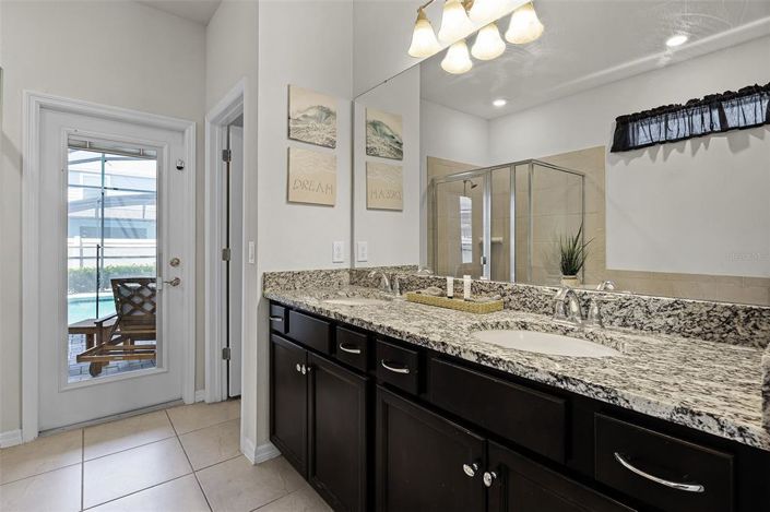 Image No.44-8 Bed Property for sale