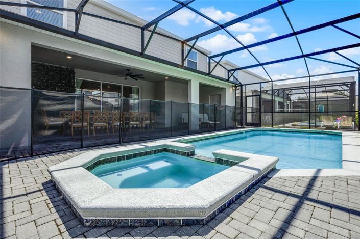 Image No.50-8 Bed Property for sale